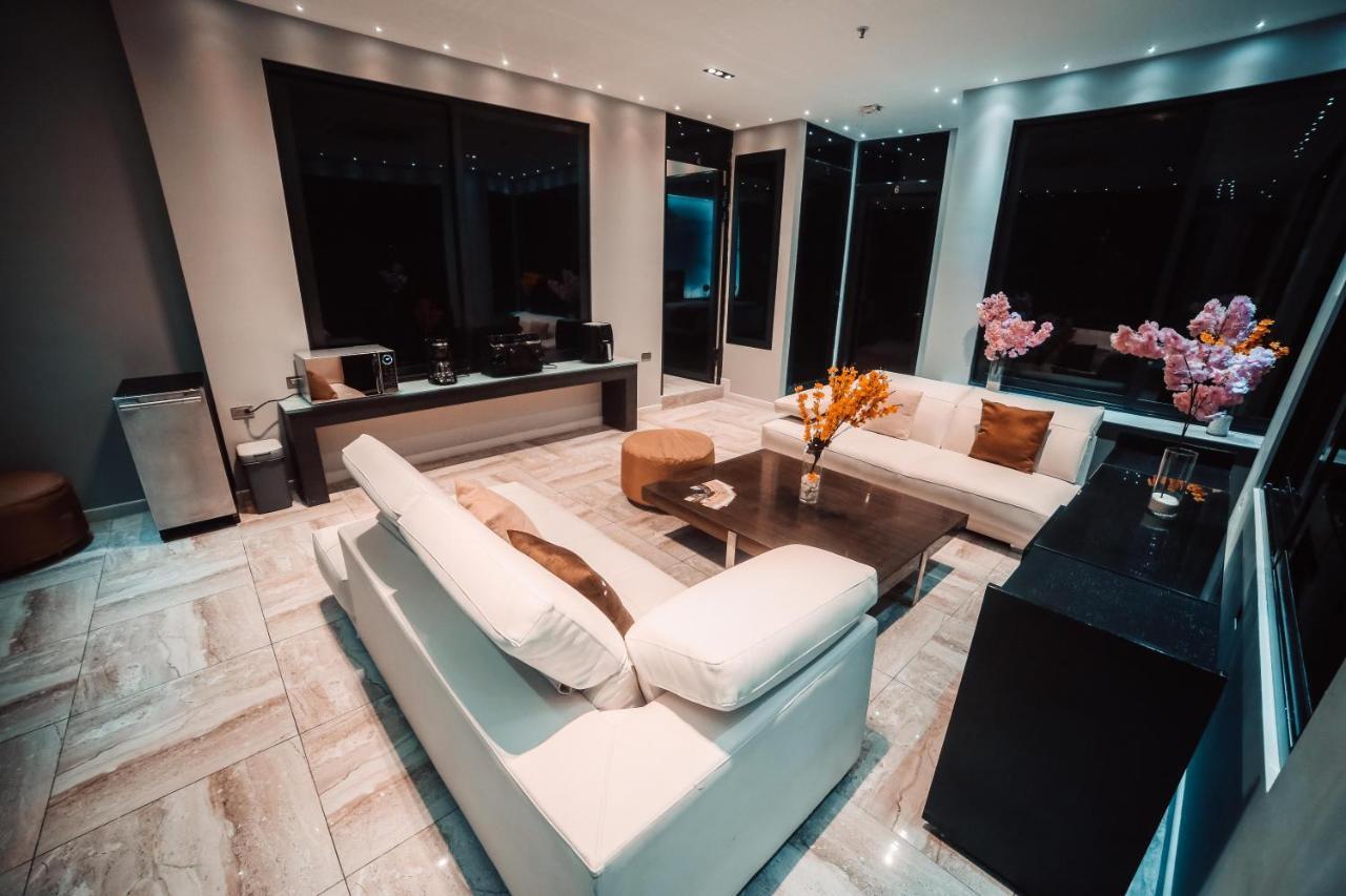1Million Luxury Suites Medellín Exterior foto