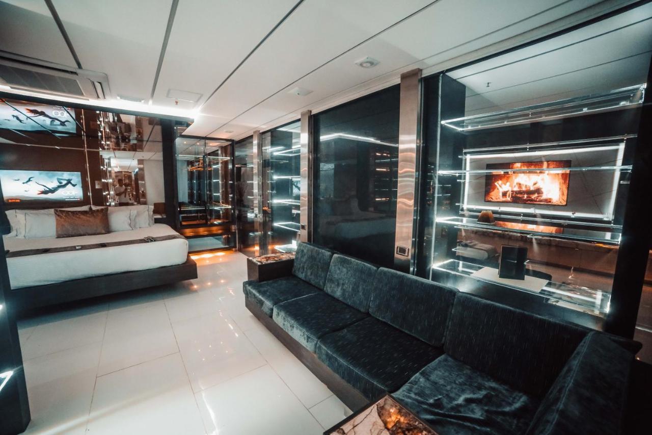 1Million Luxury Suites Medellín Exterior foto