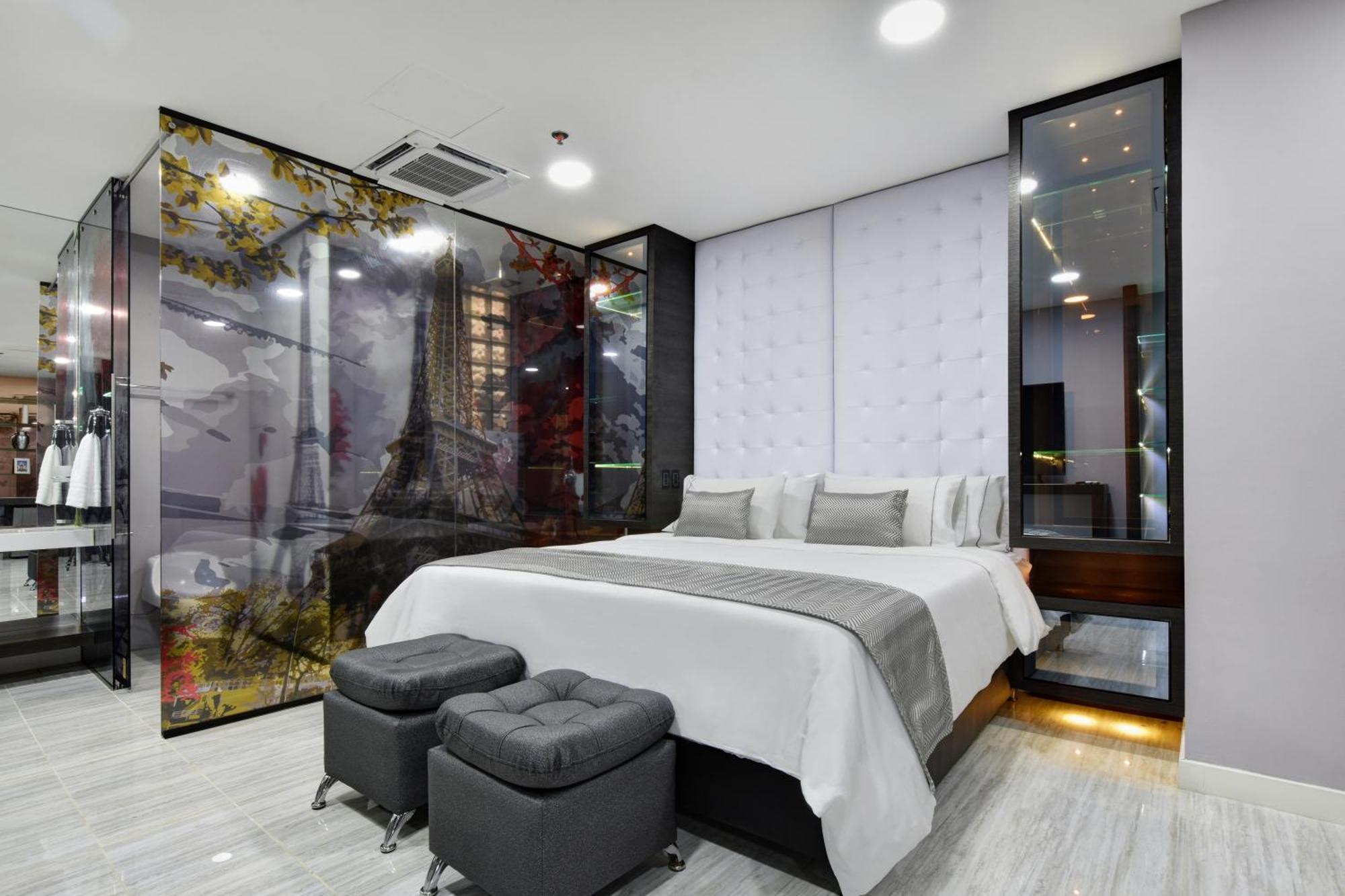 1Million Luxury Suites Medellín Exterior foto