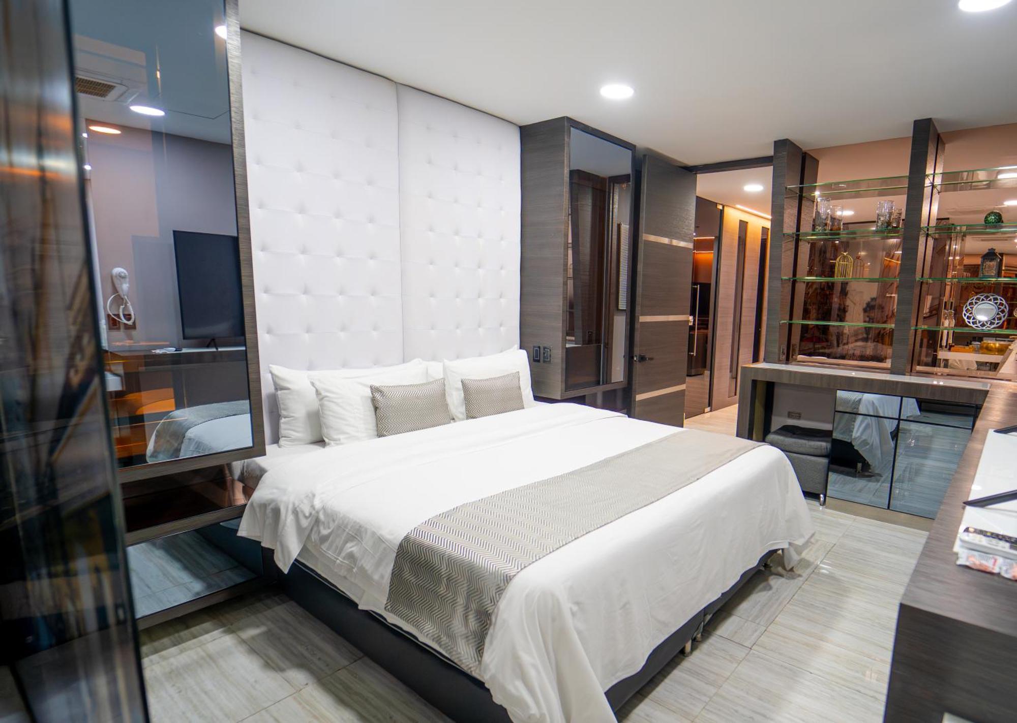 1Million Luxury Suites Medellín Exterior foto