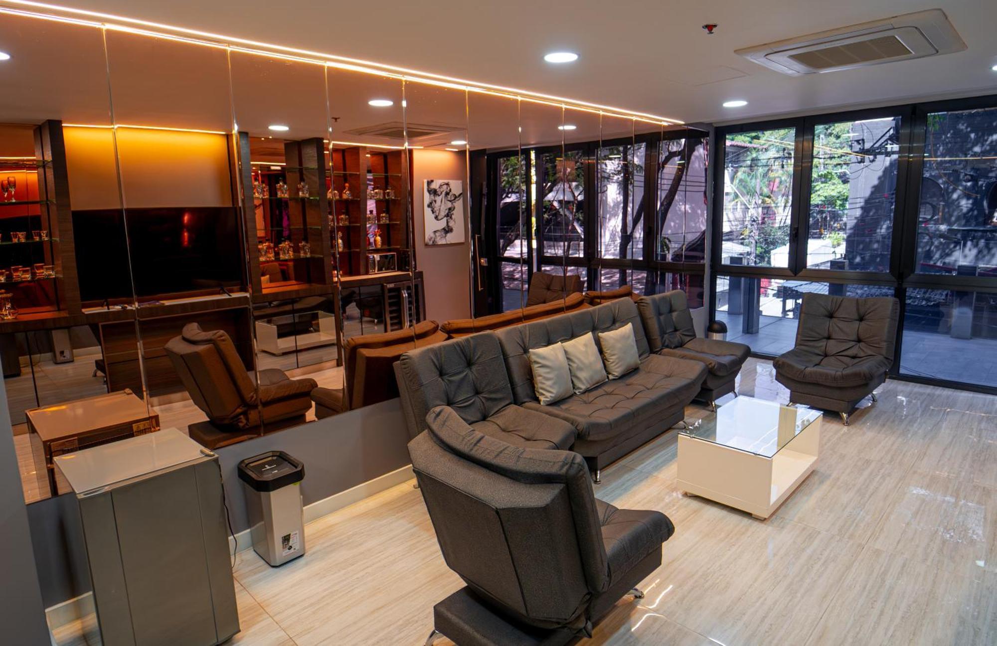 1Million Luxury Suites Medellín Exterior foto